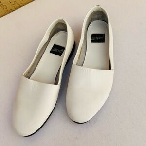 What’s What Women's Slip-on Comfort Leather Loafer White Size 7M